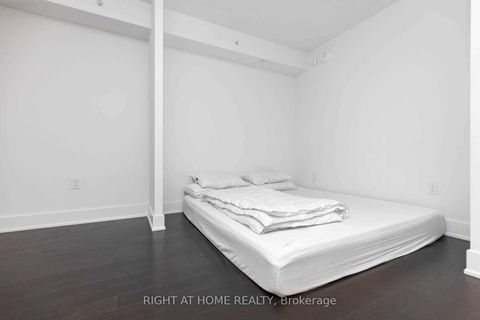 Photo 9 at 1518 - 955 Bay Street, Bay Street Corridor, Toronto