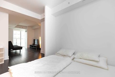 Photo 10 at 1518 - 955 Bay Street, Bay Street Corridor, Toronto