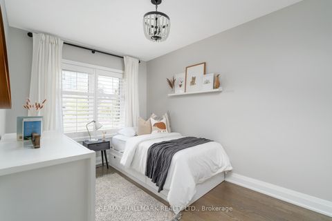 Photo 29 at 29 Lesmount Avenue, East York, Toronto