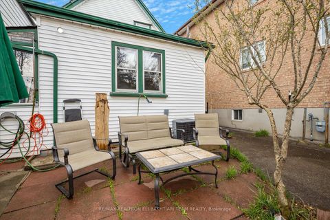 Photo 6 at 43 King Edward Avenue, Lumsden, Toronto