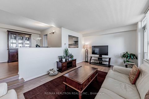 Photo 2 at 905 - 1360 York Mills Road, Donalda, Toronto