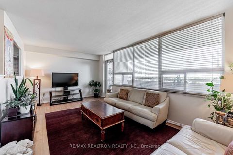 Photo 4 at 905 - 1360 York Mills Road, Donalda, Toronto