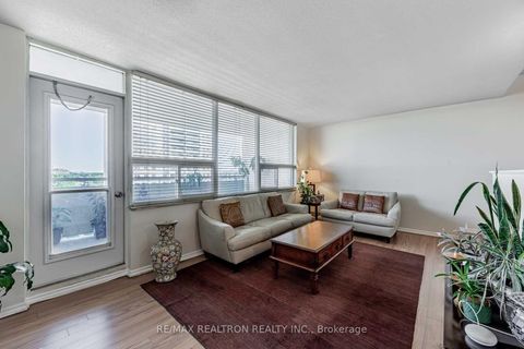 Photo 5 at 905 - 1360 York Mills Road, Donalda, Toronto