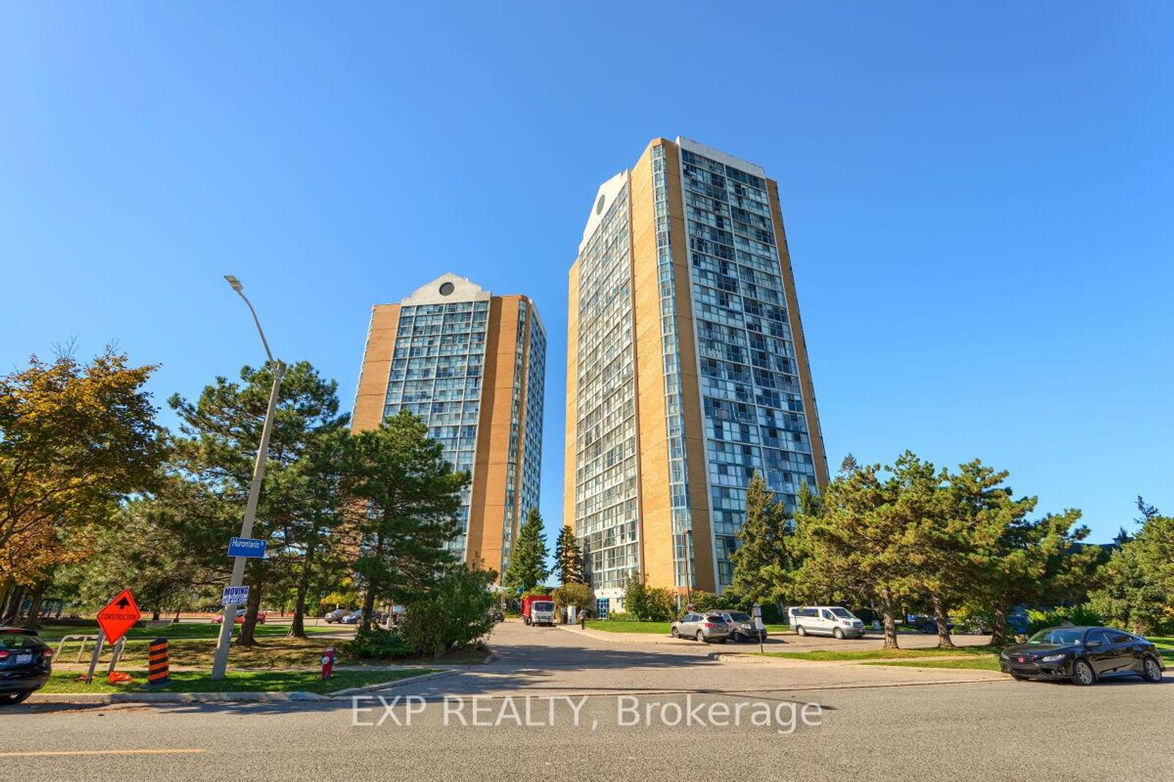 217 - 35 Trailwood Drive, Hurontario, Mississauga by Loree Meneguzzi Real Estate 217 - 35 Trailwood Drive, Hurontario, Mississauga