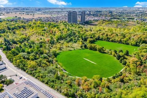 Photo 37 at 27 Woodsview Avenue, Clairville, Toronto