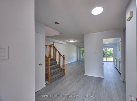 Photo 3 at 6 Pickett Crescent, Painswick North, Barrie