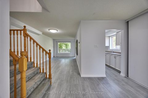 Photo 11 at 6 Pickett Crescent, Painswick North, Barrie