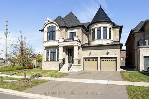 Photo 2 at 2 Pine Heights Drive, Vellore Village, Vaughan