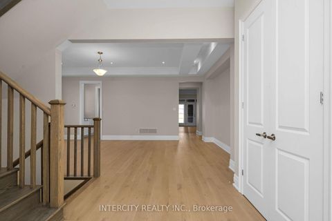 Photo 5 at 2 Pine Heights Drive, Vellore Village, Vaughan