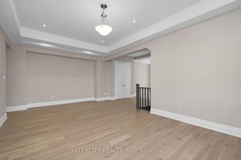 Photo 7 at 2 Pine Heights Drive, Vellore Village, Vaughan