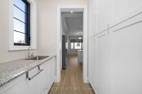 Photo 8 at 2 Pine Heights Drive, Vellore Village, Vaughan