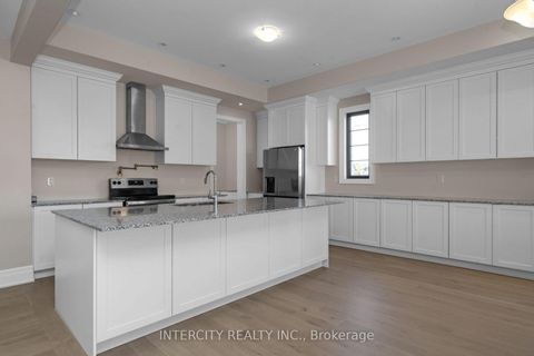 Photo 10 at 2 Pine Heights Drive, Vellore Village, Vaughan