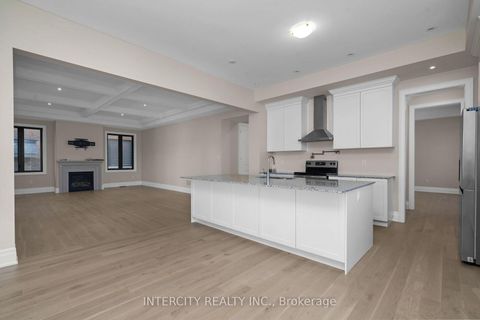 Photo 11 at 2 Pine Heights Drive, Vellore Village, Vaughan