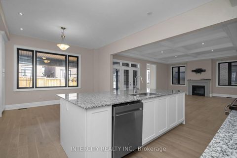 Photo 12 at 2 Pine Heights Drive, Vellore Village, Vaughan