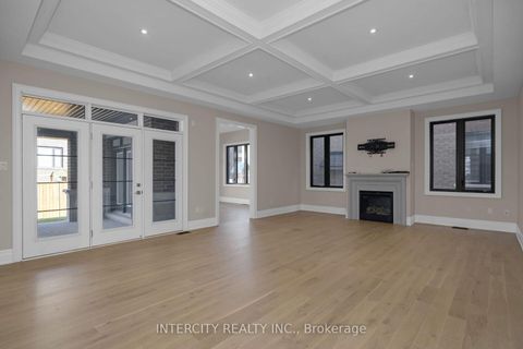 Photo 13 at 2 Pine Heights Drive, Vellore Village, Vaughan