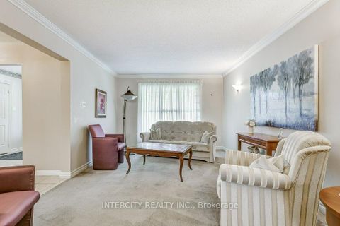 Photo 5 at 21 Marylebone Crescent, Oak Ridges Lake Wilcox, Richmond Hill