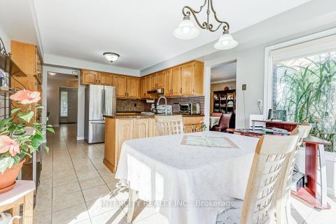 Photo 13 at 21 Marylebone Crescent, Oak Ridges Lake Wilcox, Richmond Hill
