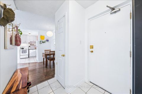 Photo 10 at 103 - 114 Vaughan Road, Cedarvale, Toronto