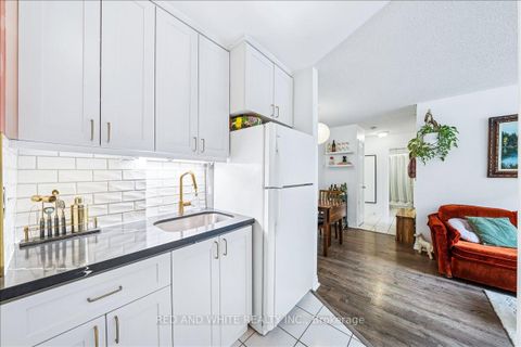 Photo 26 at 103 - 114 Vaughan Road, Cedarvale, Toronto