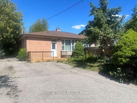 Photo 1 at 211 Axminster Drive, Crosby, Richmond Hill