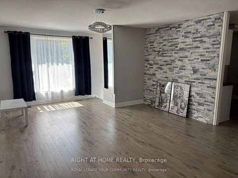 Photo 2 at 211 Axminster Drive, Crosby, Richmond Hill