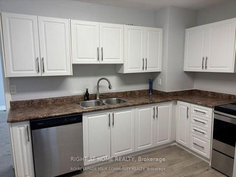 Photo 3 at 211 Axminster Drive, Crosby, Richmond Hill