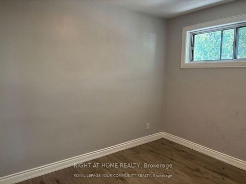 Photo 7 at 211 Axminster Drive, Crosby, Richmond Hill