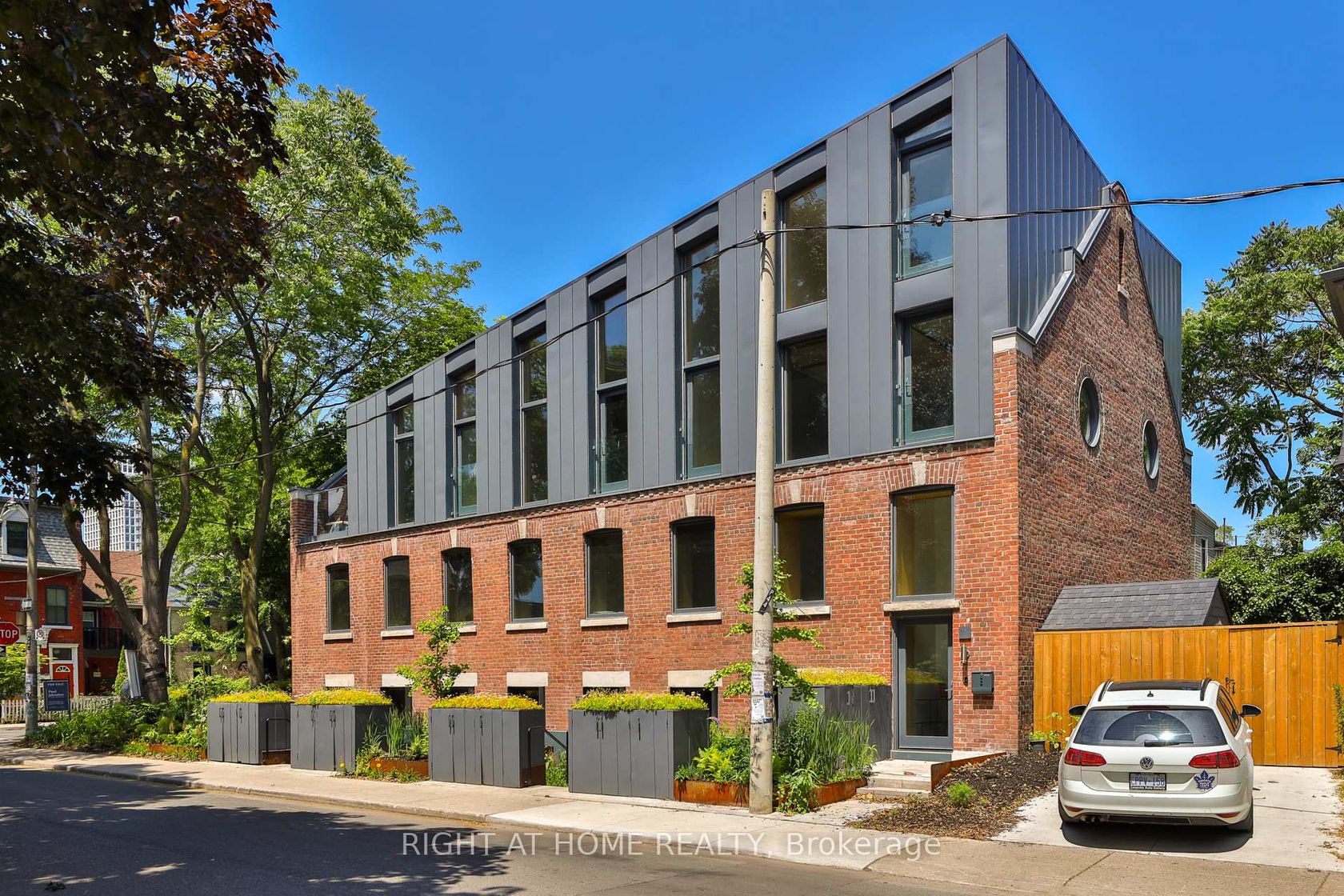 Garden Home 6 - 225 Brunswick Avenue, University, Toronto 