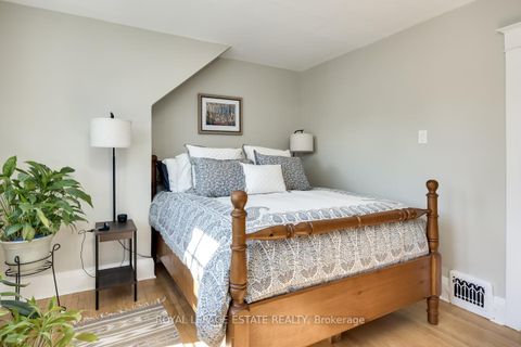 Photo 13 at 532 Glebeholme Boulevard, Danforth, Toronto