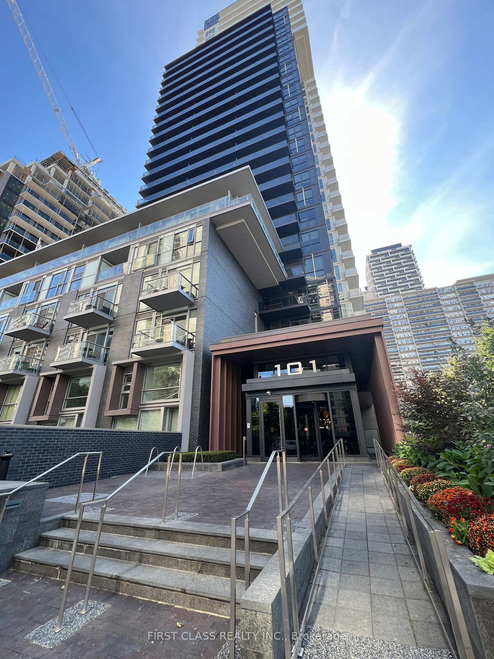 806 - 101 Erskine Avenue, Mount Pleasant West, Toronto by Alessia Polo 806 - 101 Erskine Avenue, Mount Pleasant West, Toronto