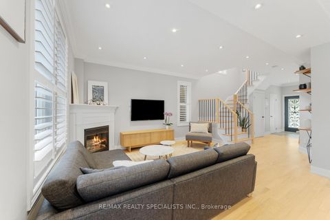 Photo 7 at 25 Grapevine Drive, Vellore Village, Vaughan