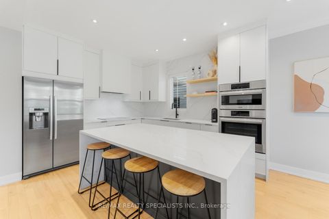 Photo 10 at 25 Grapevine Drive, Vellore Village, Vaughan