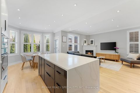 Photo 11 at 25 Grapevine Drive, Vellore Village, Vaughan