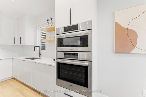 Photo 15 at 25 Grapevine Drive, Vellore Village, Vaughan