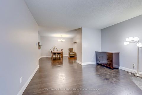 Photo 11 at 911 - 1450 Glen Abbey Gate, GA Glen Abbey, Oakville