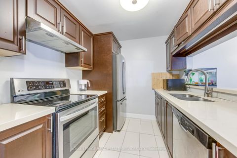 Photo 12 at 911 - 1450 Glen Abbey Gate, GA Glen Abbey, Oakville