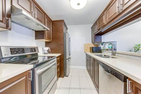 Photo 13 at 911 - 1450 Glen Abbey Gate, GA Glen Abbey, Oakville