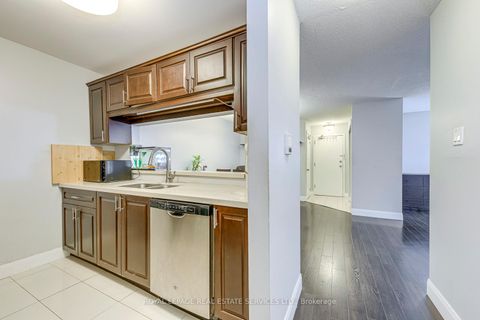 Photo 15 at 911 - 1450 Glen Abbey Gate, GA Glen Abbey, Oakville