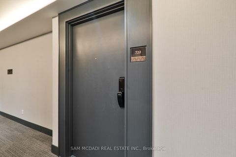 Photo 1 at 722 - 405 Dundas Street W, GO Glenorchy, Oakville
