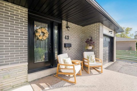 Photo 2 at 43 Jeffrey Street, Grove East, Barrie