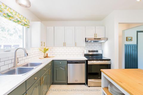 Photo 4 at 43 Jeffrey Street, Grove East, Barrie