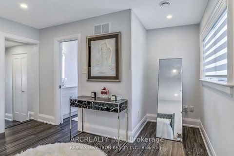 Photo 4 at 97 Centre Street E, Crosby, Richmond Hill