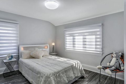 Photo 15 at 97 Centre Street E, Crosby, Richmond Hill