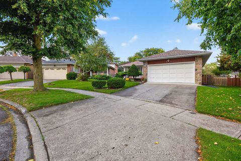 Photo 2 at 58 Morgandale Crescent, L'Amoreaux, Toronto