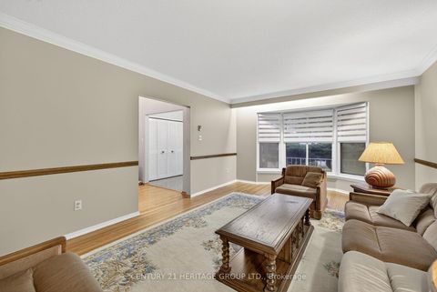 Photo 11 at 58 Morgandale Crescent, L'Amoreaux, Toronto