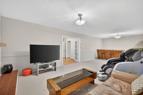 Photo 26 at 58 Morgandale Crescent, L'Amoreaux, Toronto