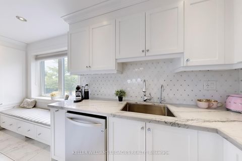 Photo 14 at 69 Crieff Avenue, Maple, Vaughan