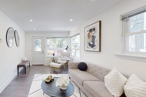 Photo 6 at 59 Machell Avenue, Aurora Village, Aurora