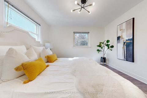 Photo 15 at 59 Machell Avenue, Aurora Village, Aurora