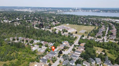 Photo 29 at 30 Mcconkey Place, Allandale Heights, Barrie Photo 29 at 30 Mcconkey Place, Allandale Heights, Barrie